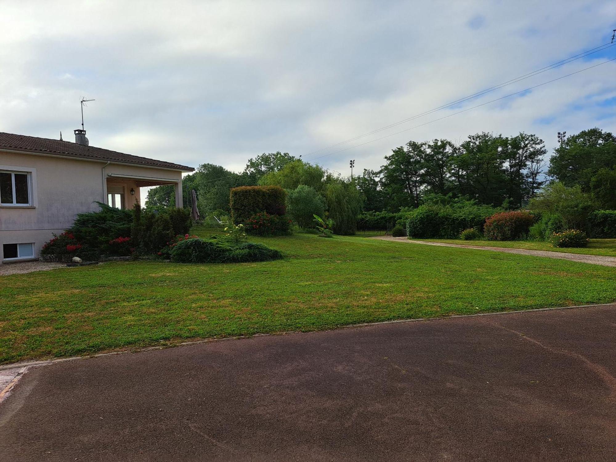 Вілла A La Source Saint-Medard-de-Guizieres Екстер'єр фото